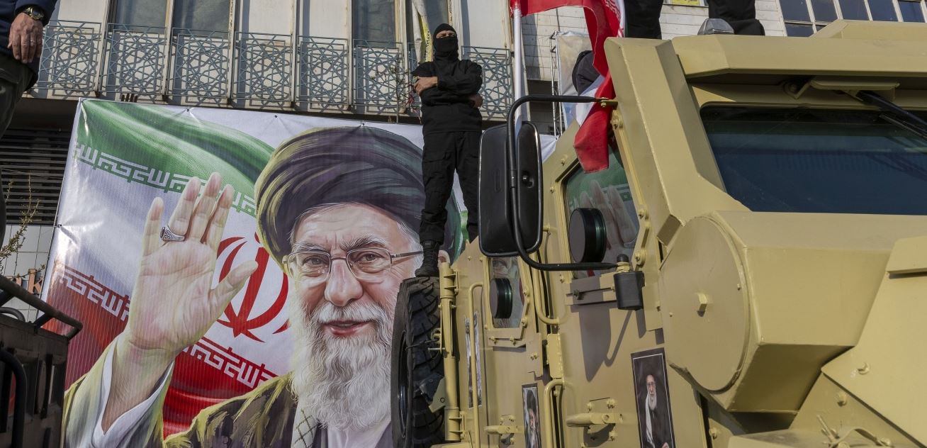 Guerra in Iran, le ultime notizie in diretta | Trump: «Guerra quasi finita». E si consulta per un'ora con Putin. I Pasdaran: «Saremo noi a decidere quando il conflitto terminerà»